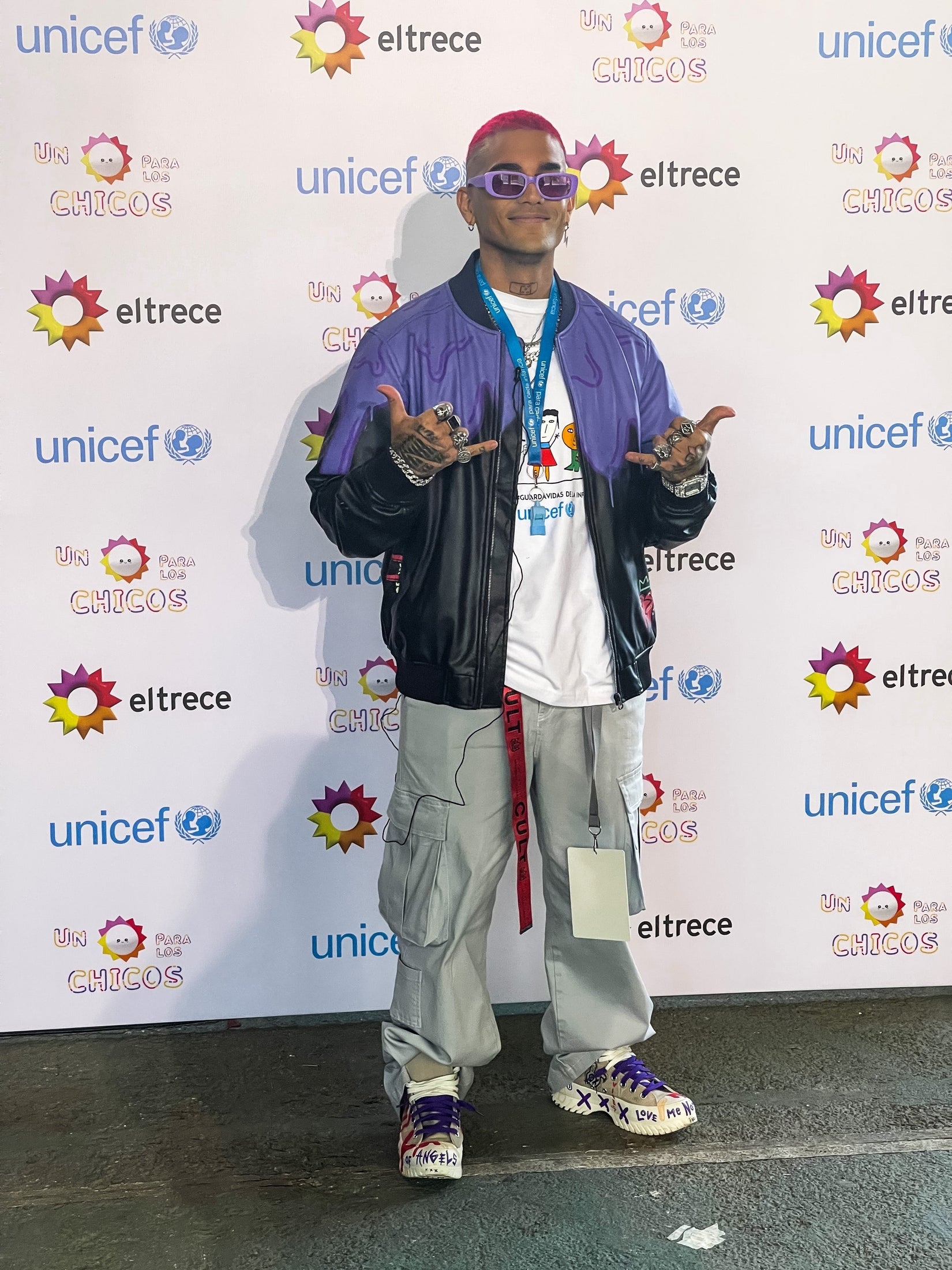 Unicef and El Trece tv network had EXTi as a soecial guest, as the singer of their theme song for their 30 year running on air fundraiser.