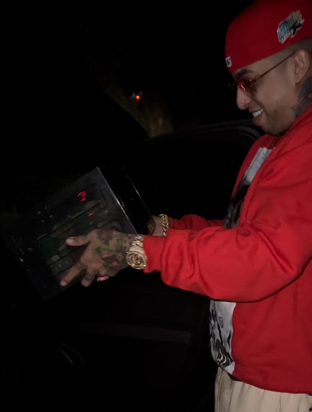 Reggaeton legend Ñengo Flow got a pair of hand painted EXTi sneakers for his own birthday.