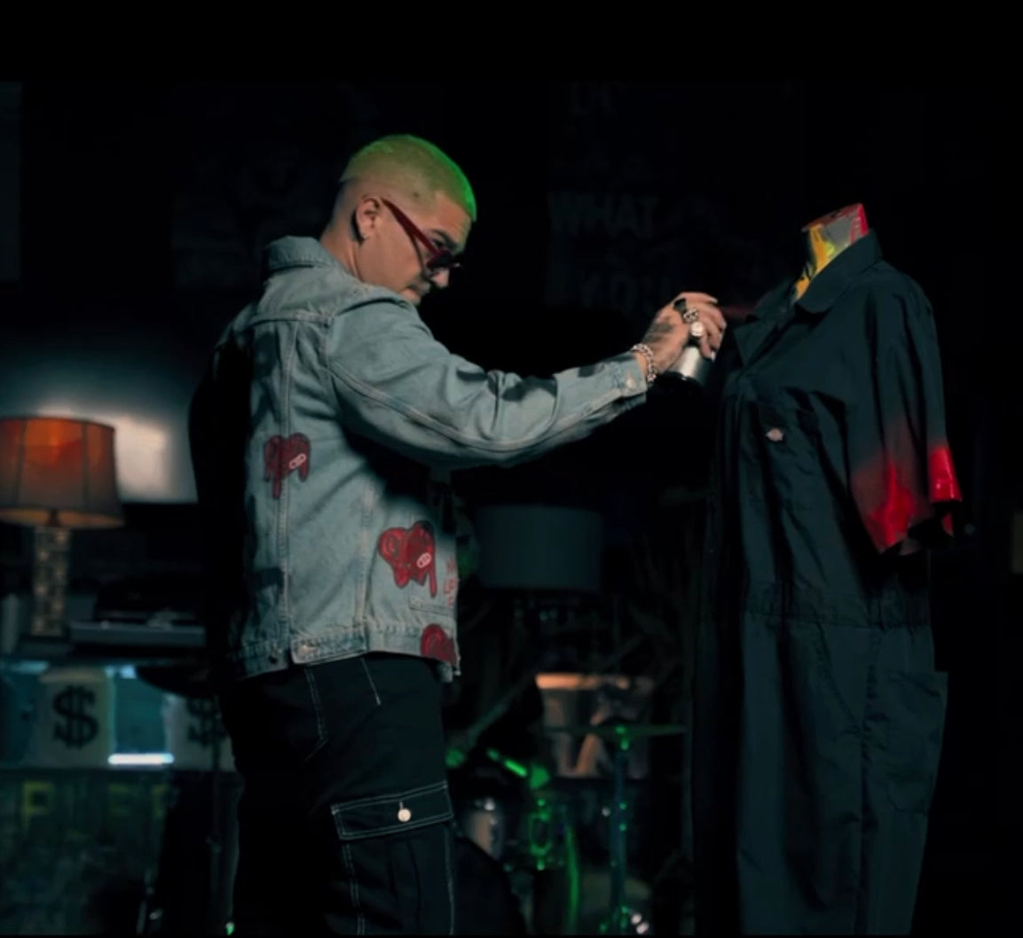 “Freestyle Master Series” had EXTi write a theme song for their 1st round live show at El Salvador, and design the outfit for his host and mc “Misionero”, to it.