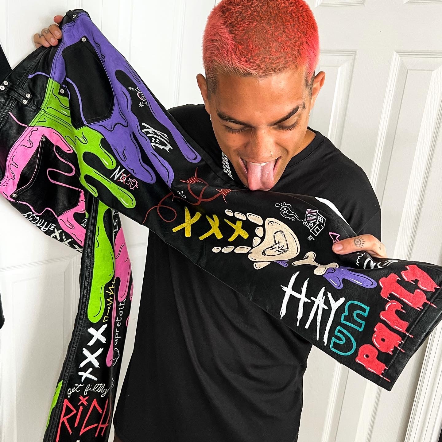 EXTi designed two special fits for “Hecha Pa’ Mi” latin super star Boza for his red carpet and closing show at the Latin American Music Awards in Las Vegas.