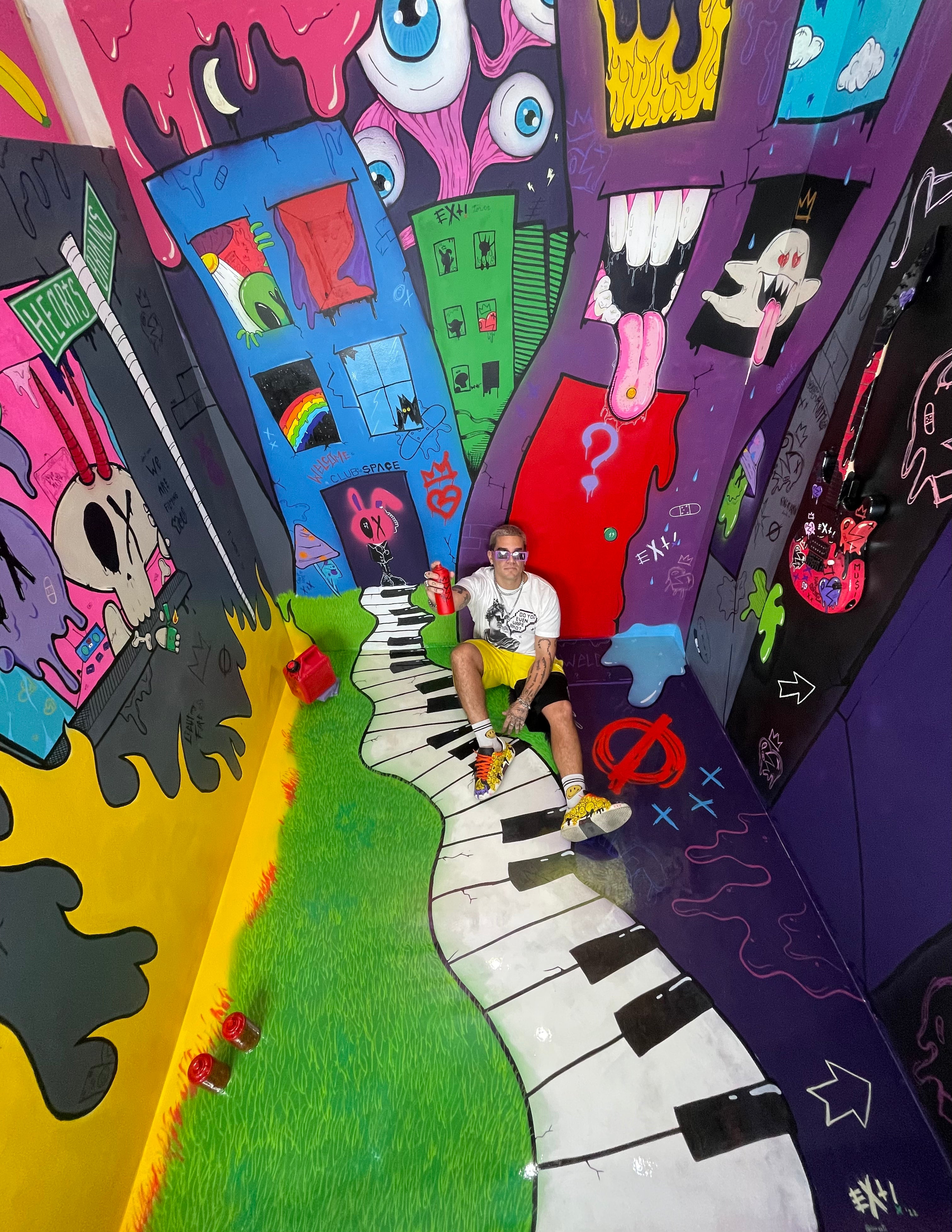 The Original Selfie Museum features a special custom immersive space designed and hand painted by EXTi.