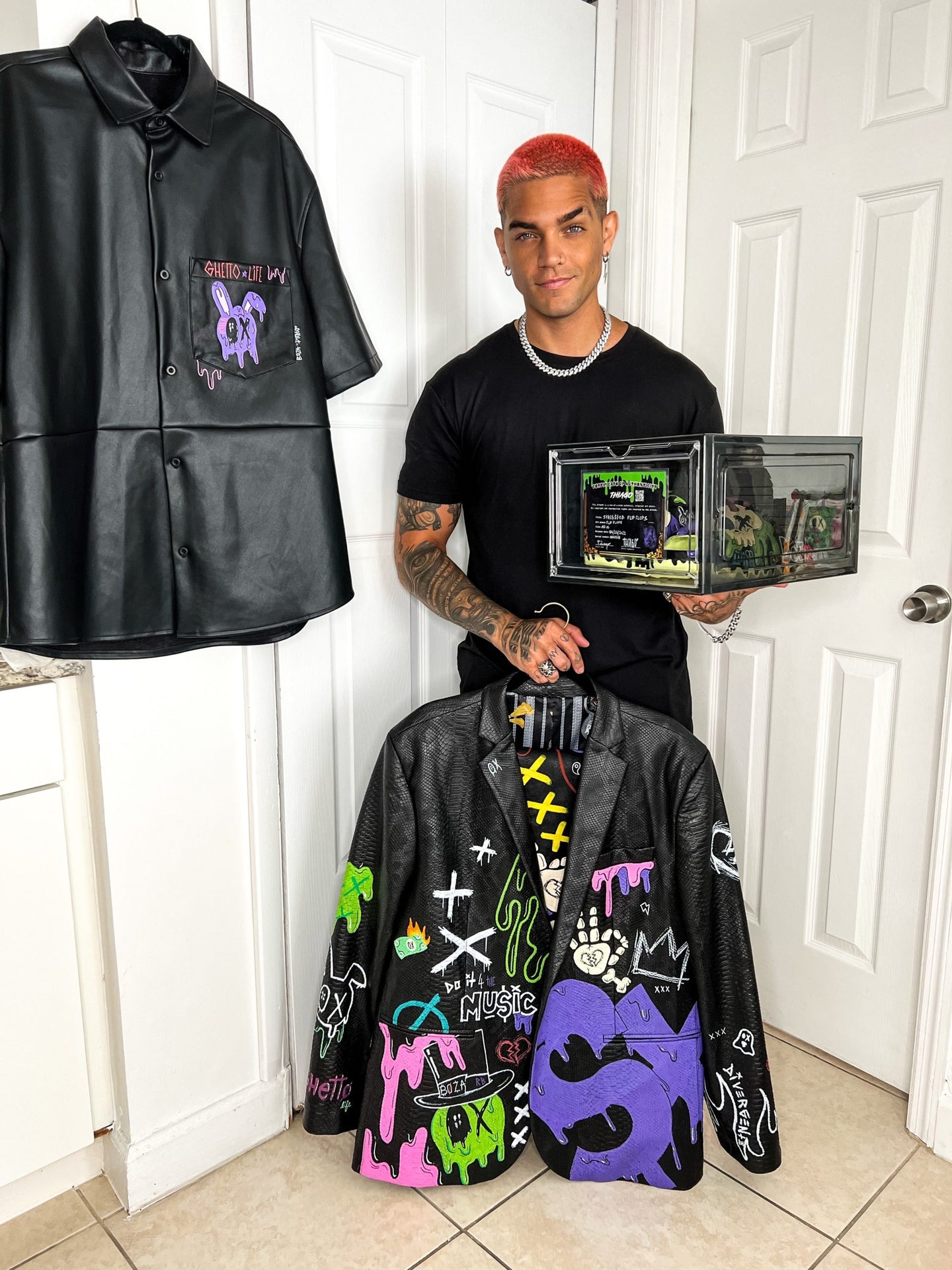 EXTi designed two special fits for “Hecha Pa’ Mi” latin super star Boza for his red carpet and closing show at the Latin American Music Awards in Las Vegas.
