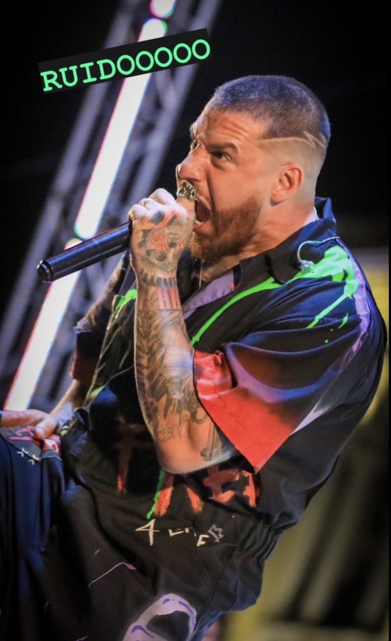 “Freestyle Master Series” had EXTi write a theme song for their 1st round live show at El Salvador, and design the outfit for his host and mc “Misionero”, to it.